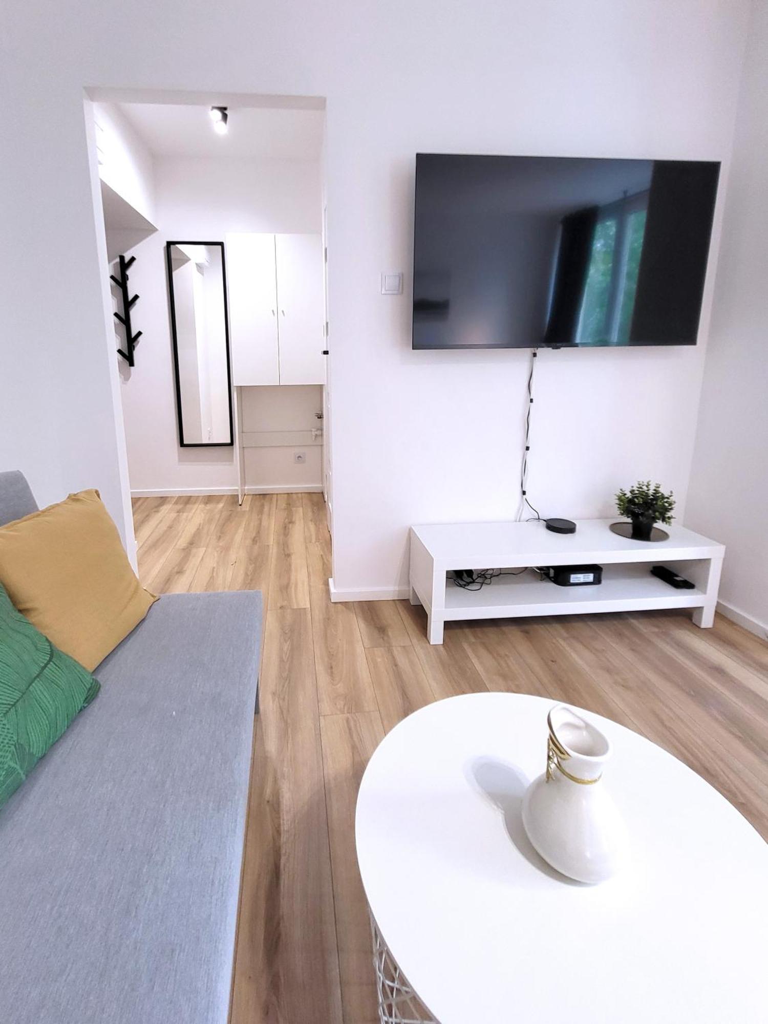 Enjoy! Srodmiescie Nowogrodzka Apartment Warsaw Exterior photo